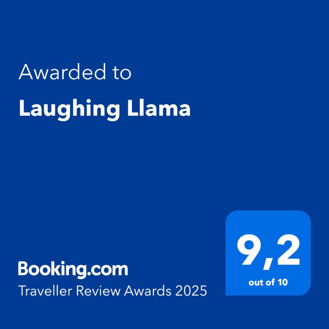 Laughing Llama Vernon Exterior foto